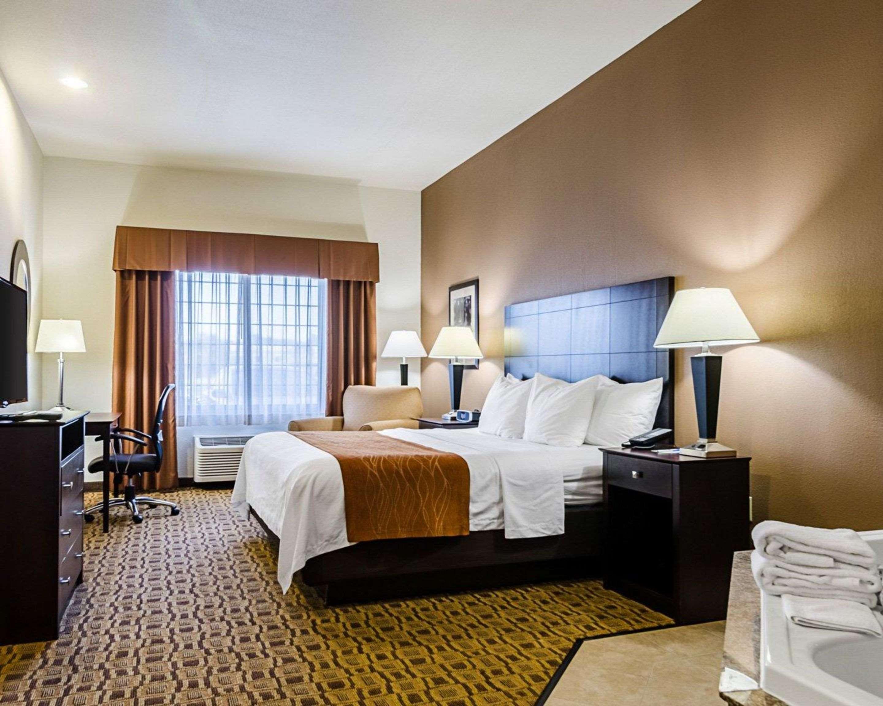 Comfort Inn & Suites Lawrence - University Area Zewnętrze zdjęcie
