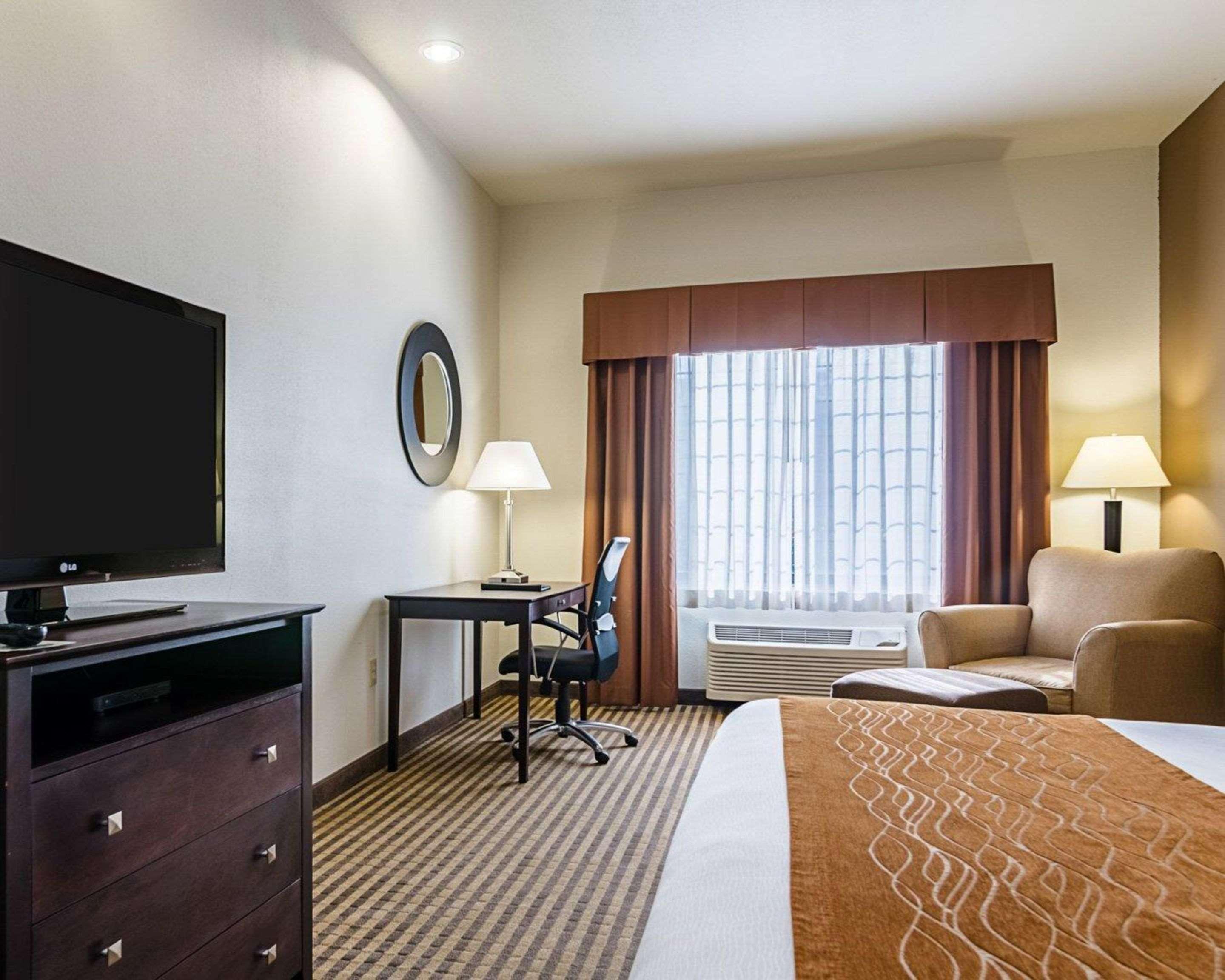 Comfort Inn & Suites Lawrence - University Area Zewnętrze zdjęcie