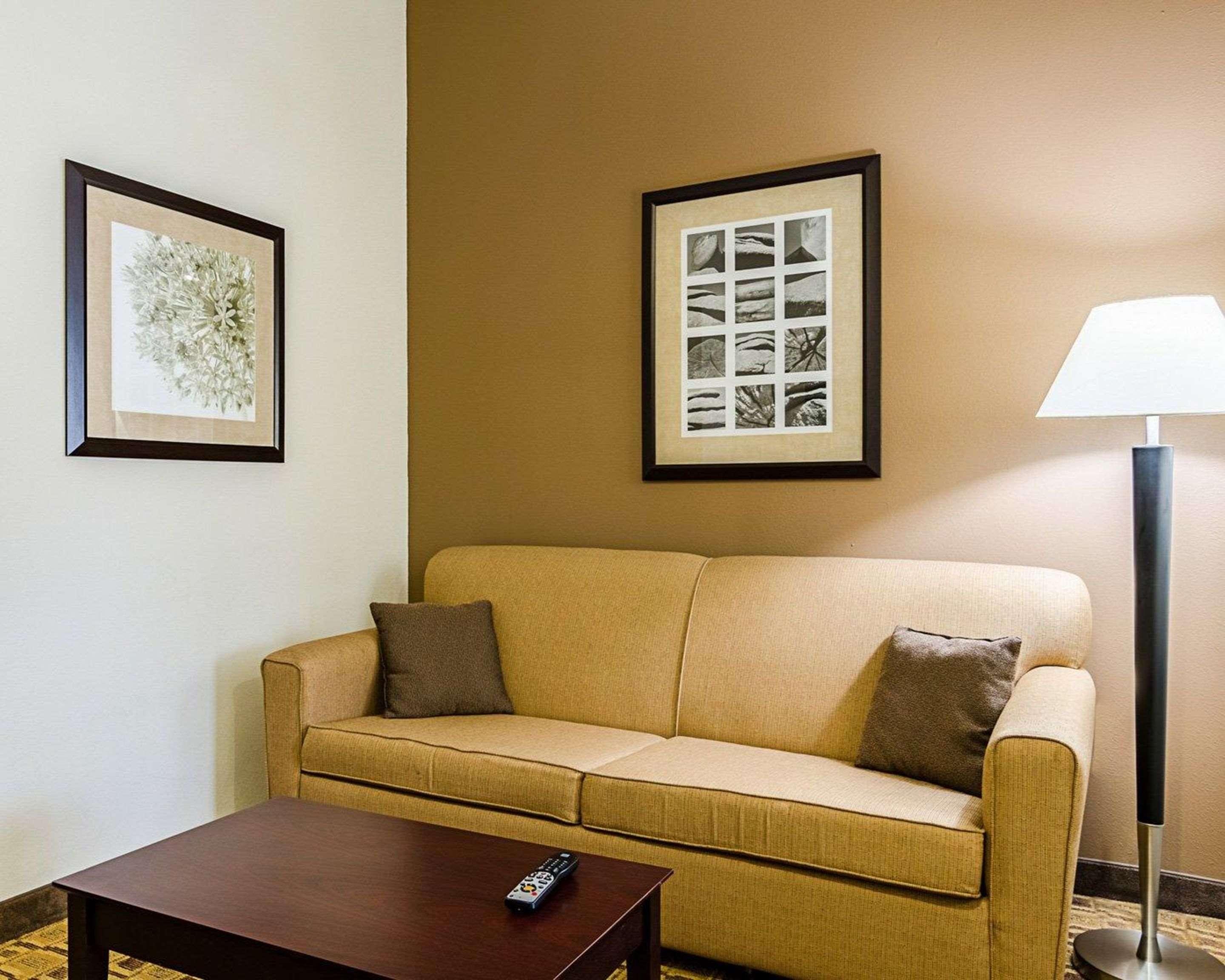 Comfort Inn & Suites Lawrence - University Area Zewnętrze zdjęcie