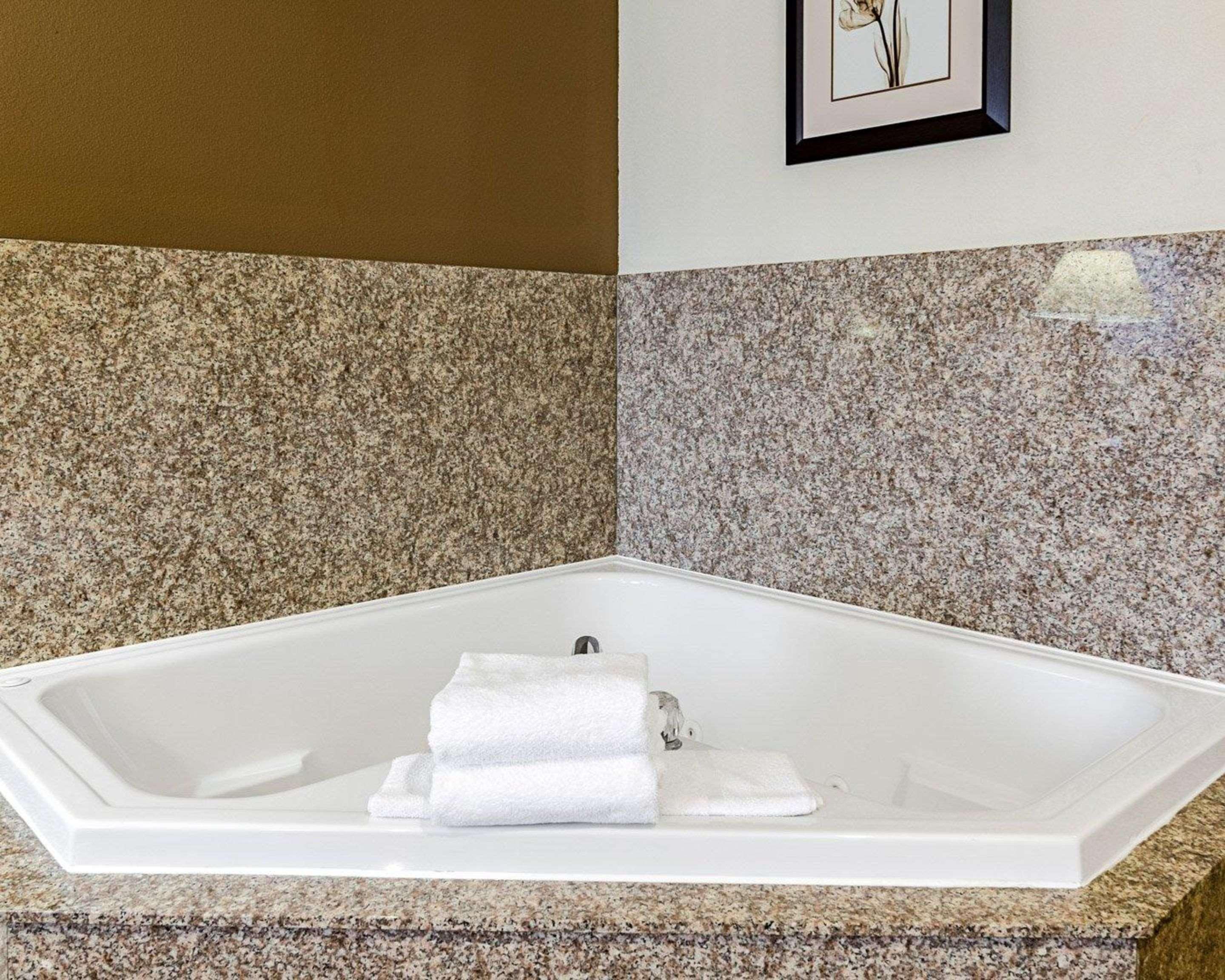 Comfort Inn & Suites Lawrence - University Area Zewnętrze zdjęcie