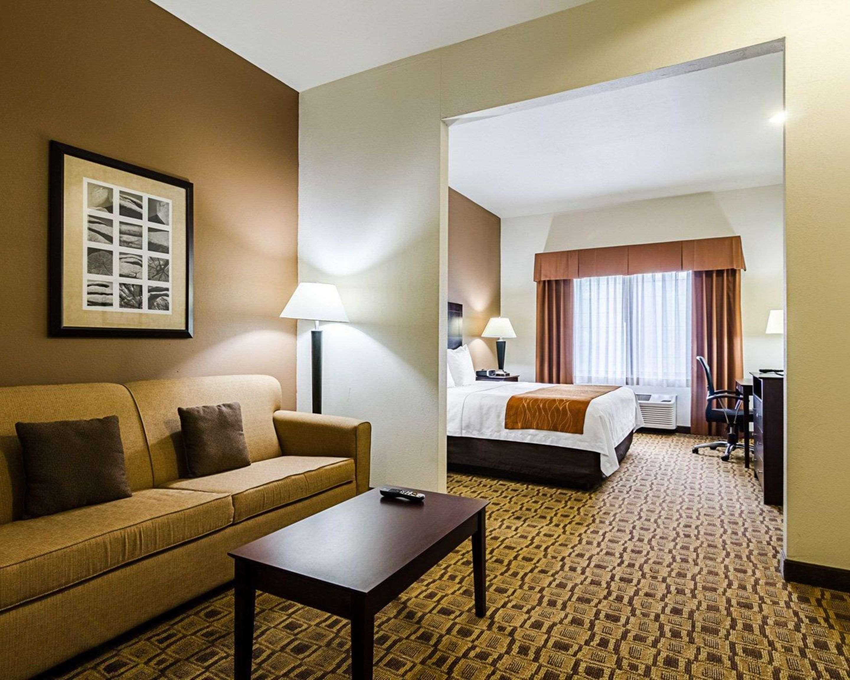 Comfort Inn & Suites Lawrence - University Area Zewnętrze zdjęcie