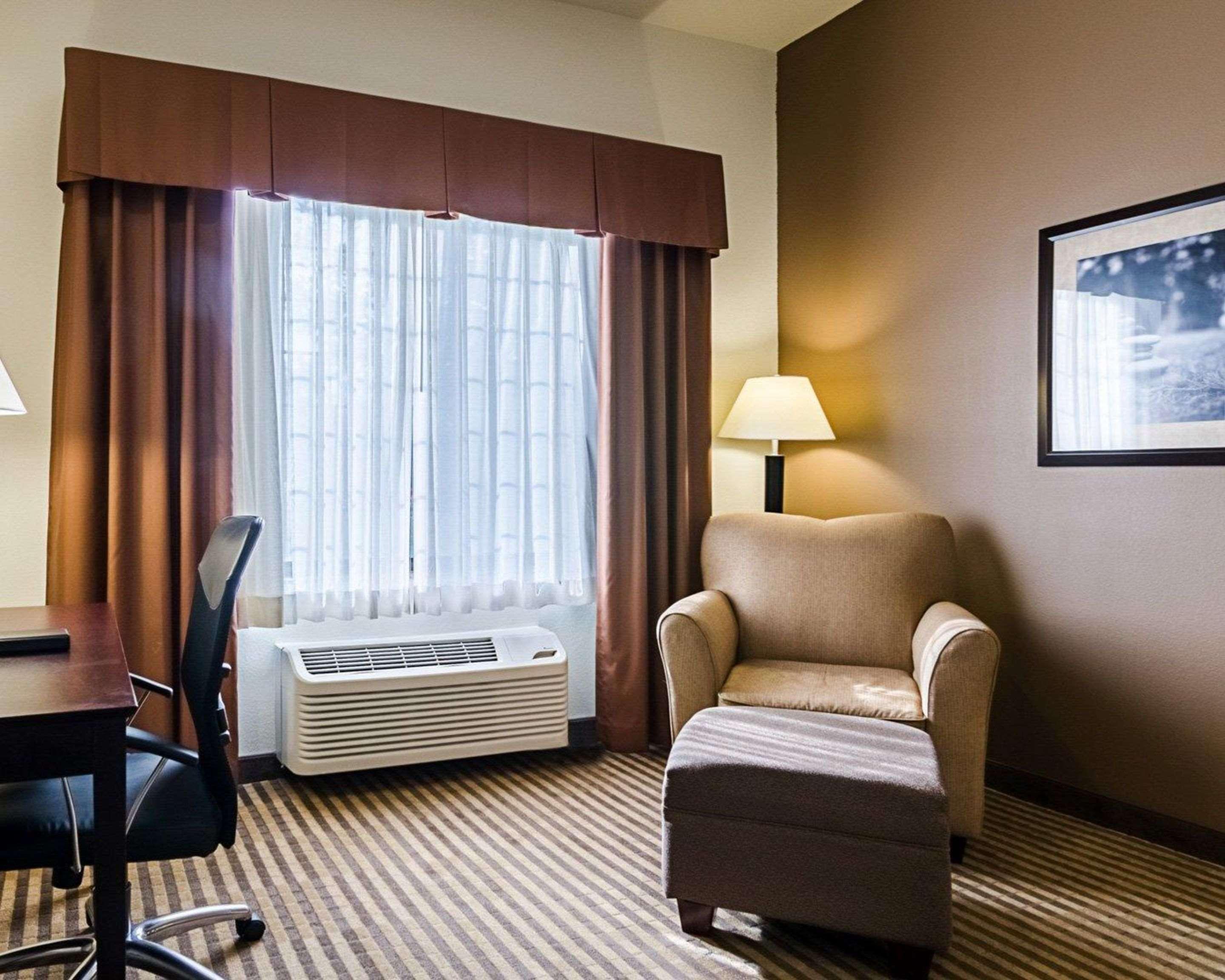 Comfort Inn & Suites Lawrence - University Area Zewnętrze zdjęcie