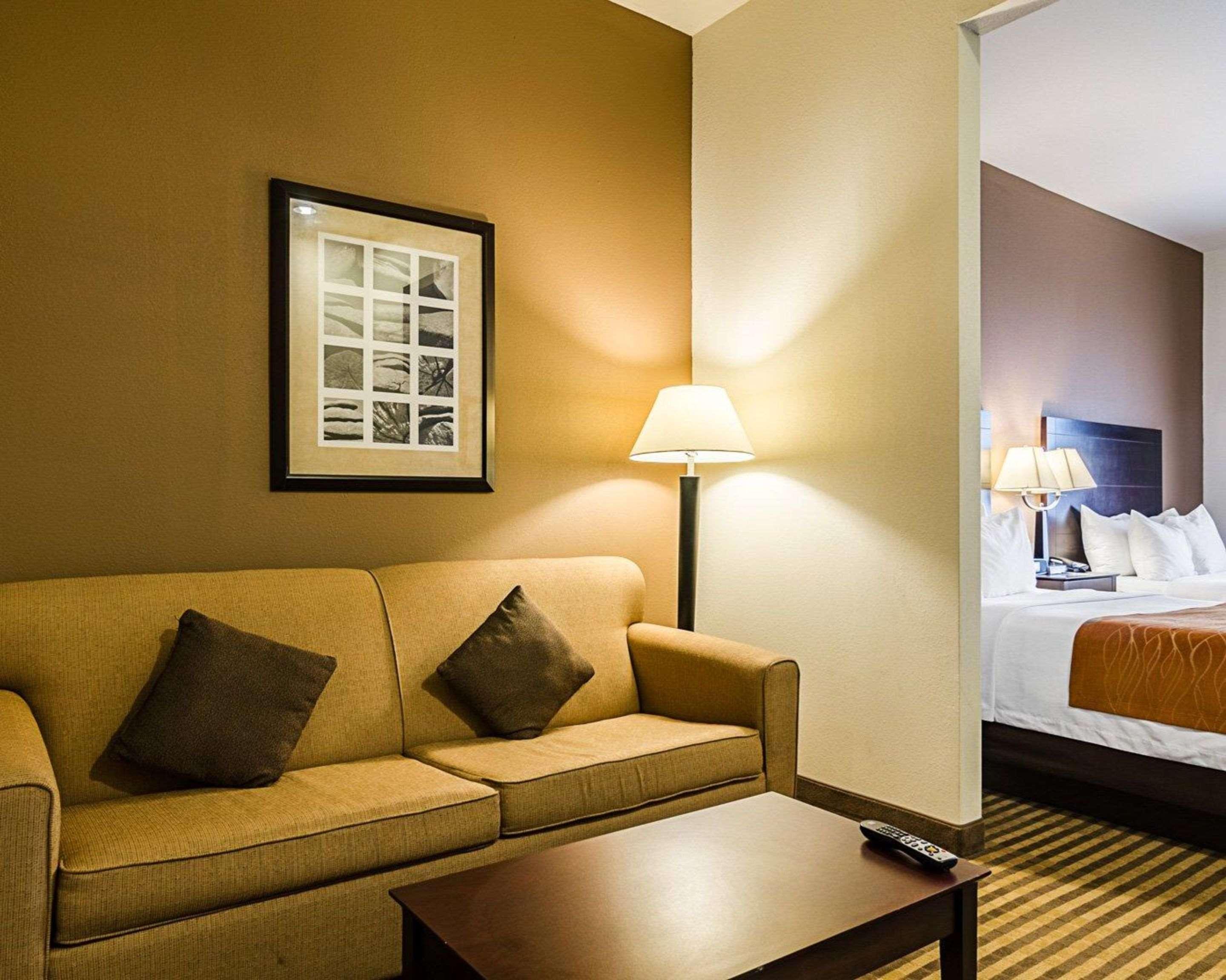 Comfort Inn & Suites Lawrence - University Area Zewnętrze zdjęcie