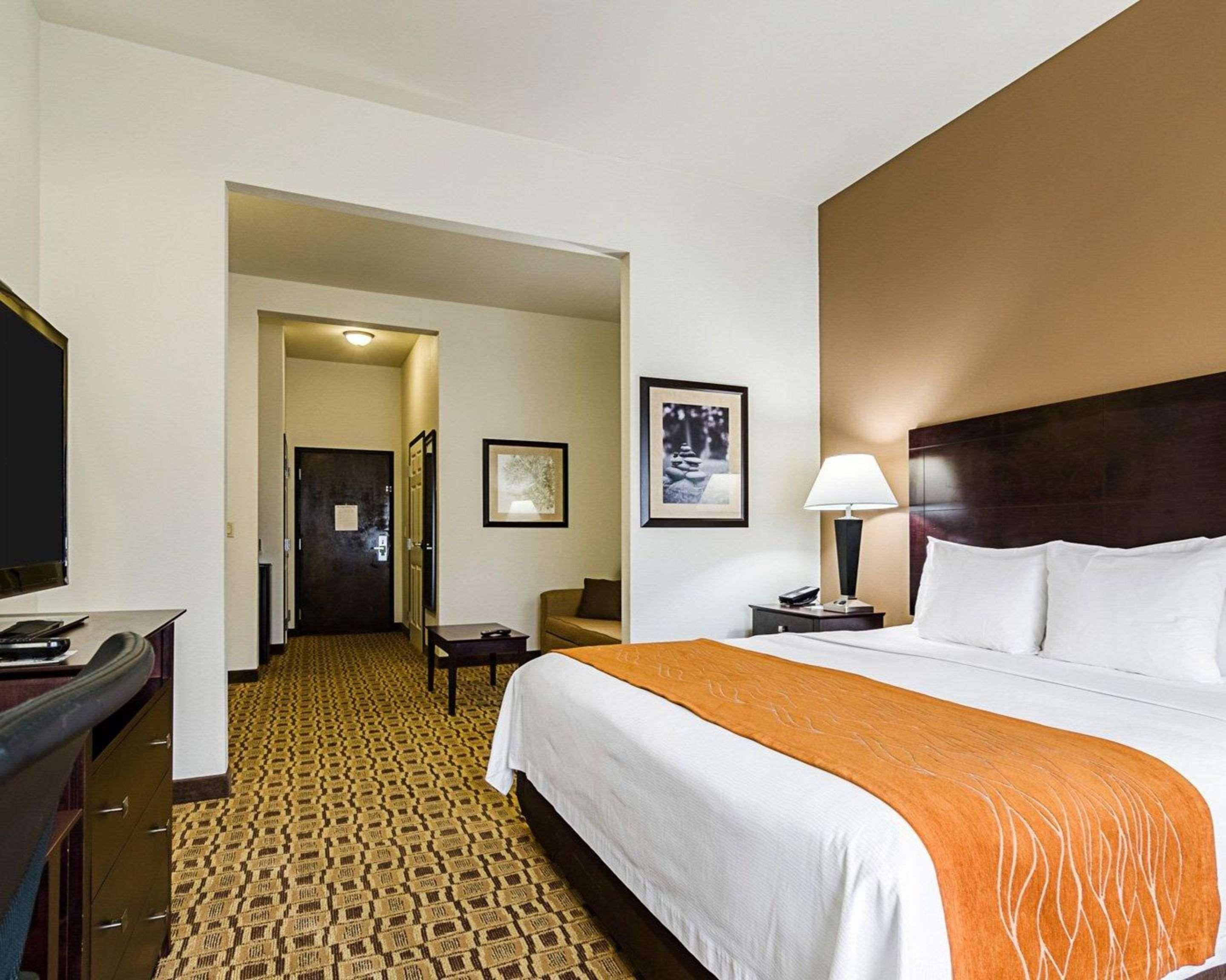 Comfort Inn & Suites Lawrence - University Area Zewnętrze zdjęcie
