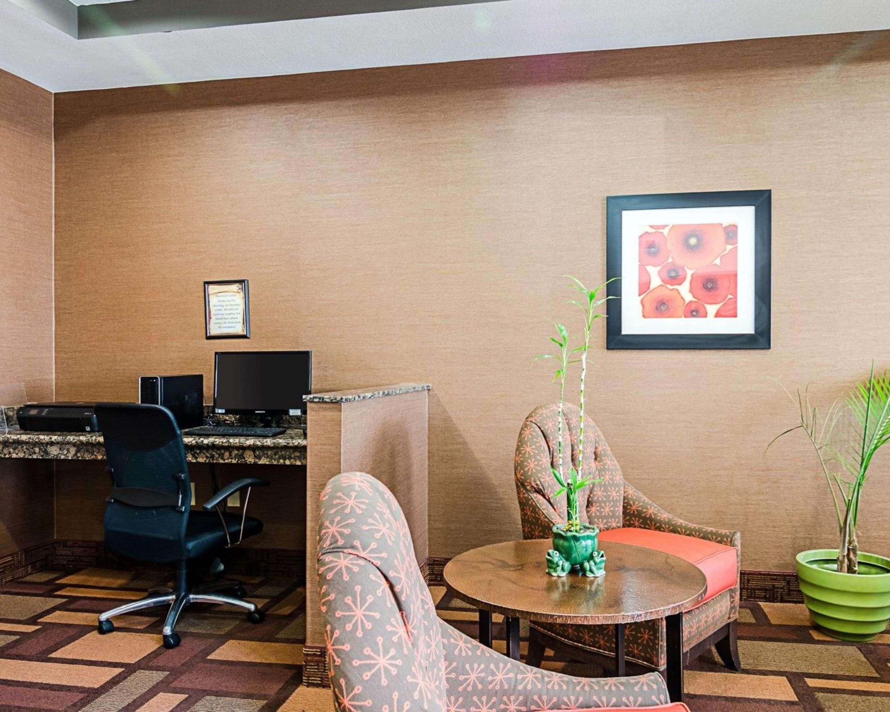 Comfort Inn & Suites Lawrence - University Area Zewnętrze zdjęcie