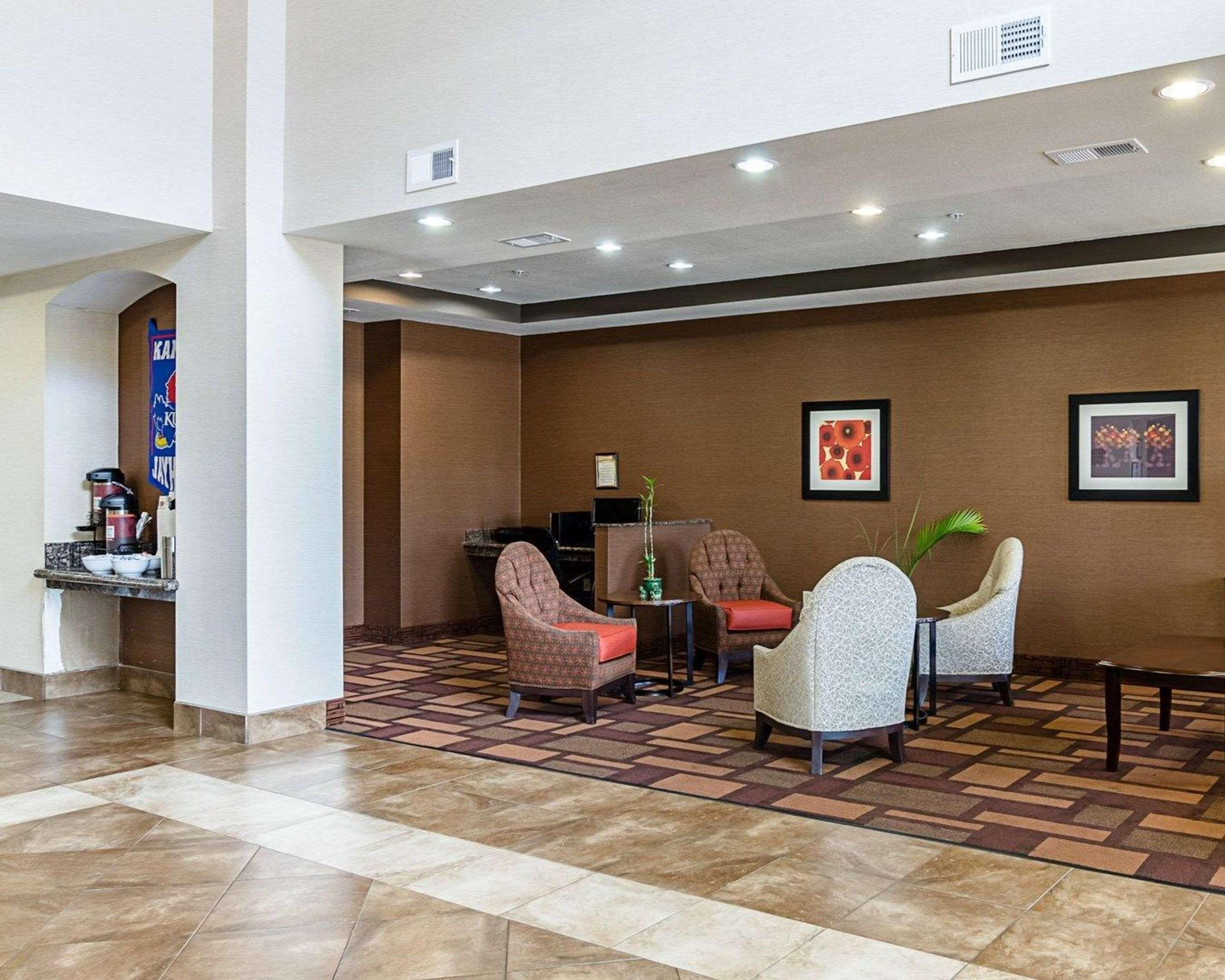Comfort Inn & Suites Lawrence - University Area Zewnętrze zdjęcie