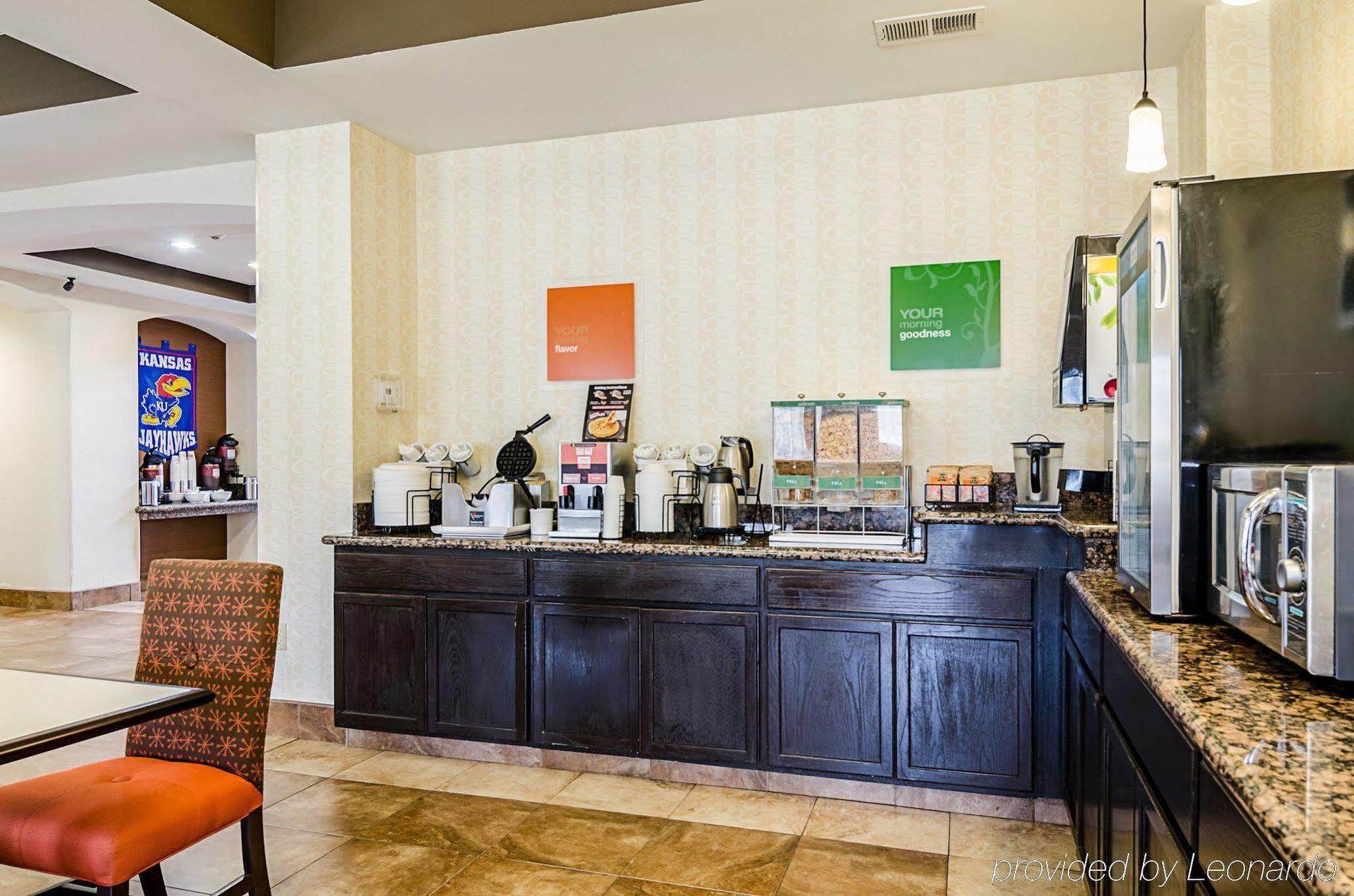 Comfort Inn & Suites Lawrence - University Area Zewnętrze zdjęcie